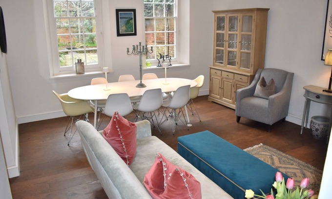 Chichester House | Modern, Spacious Town House Located in Central Chichester and Sleeping 8 - Dogs very welcome!