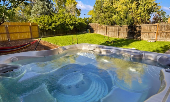West Westminster House | Modern Standley Lake Retreat. HOT TUB. GAME ROOM