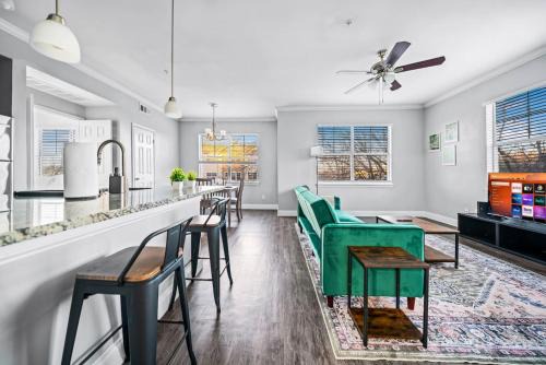 Fossil Creek Apartment | Modern Stay 2 Beds, 1 Bath Pool