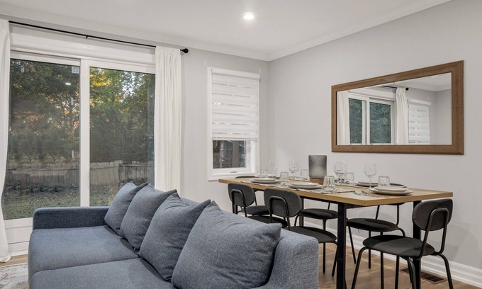 Peterborough Apartment | Modern Stay w/King Bed, 5 Mins to Hospital