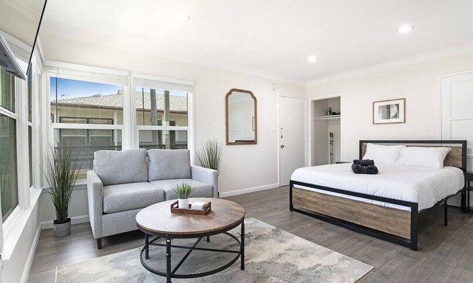 The Flats Apartment | Modern Studio Apartment in Prime Location