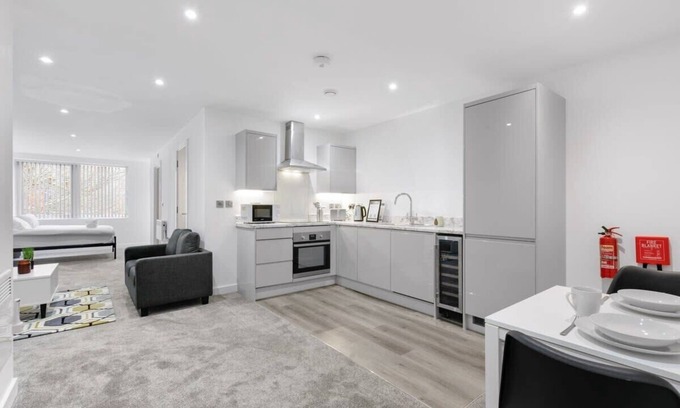 Newbury Apartment | Modern Studio Apartment in Central Newbury