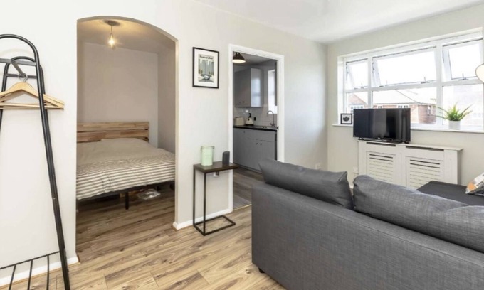 Tooting Apartment | Modern studio Apartment, South West London