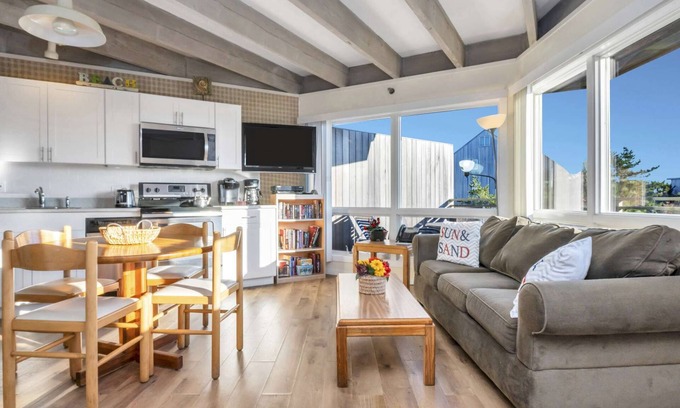 Napeague Apartment | Modern Studio Apt w/Balcony & Pool View | 1 BTH
