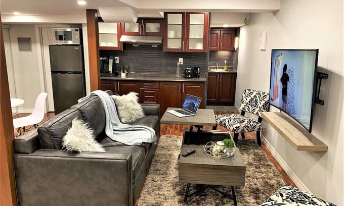 Hurontario Condo | Modern Studio Bsmt Unit @ The Heart of Mississauga