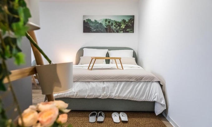 Ostend Apartment | Modern Studio good located Balcony King Bed