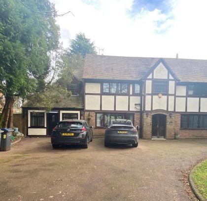 Sutton Coldfield House | Modern studio in natural surroundings