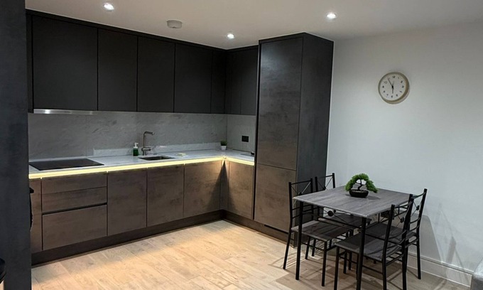 Boleyn Apartment | Modern Studio in the City Center - Steps from Major Attractions