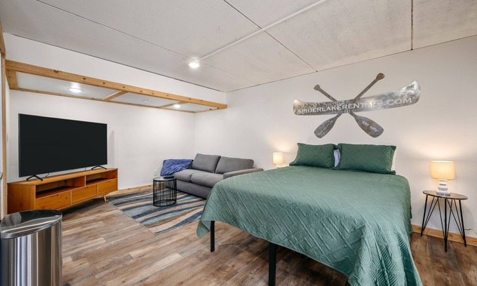 Mayfield Condo | Modern Studio in Beach Resort near TC