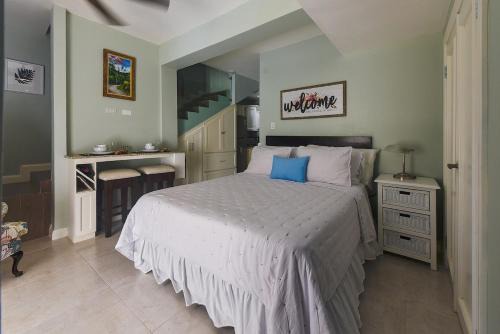 IronShore Estates Apartment | Modern Studio