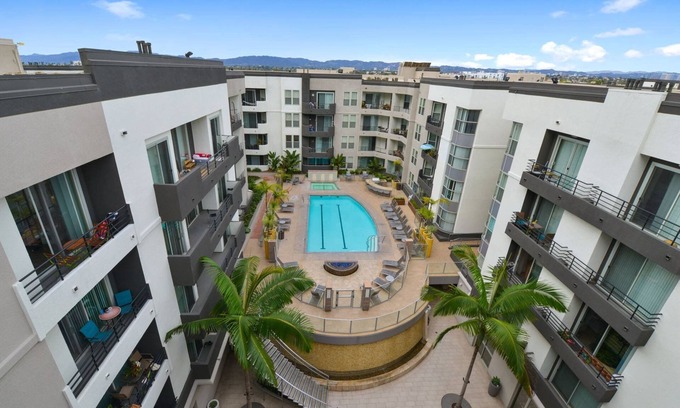 Marina del Rey Apartment | Modern Studio Retreat by the Ocean · Free Parking · Pool · Gym · Hot Tub · BBQ