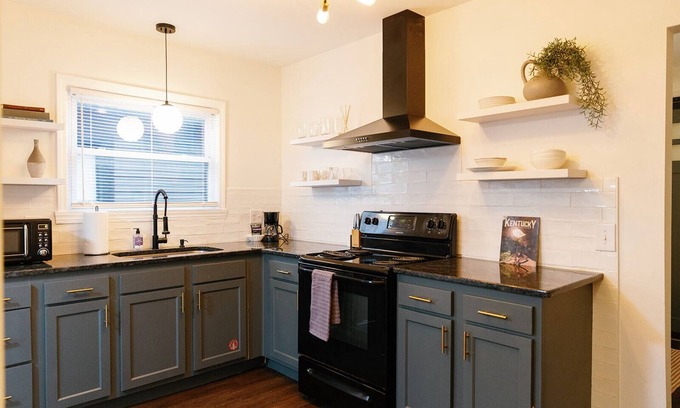 Lexington Apartment | Modern Studio - Stylish Apartment in Downtown Lexington