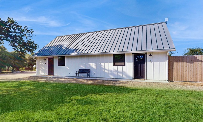 Fredericksburg Apartment | Modern studio with patio, private hot tub and a short drive to Fredericksburg