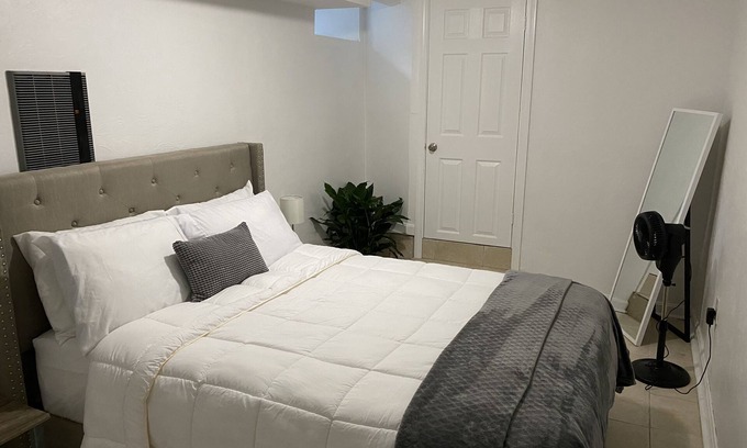 Metropolitan Hill - Beech Street Apartment | Modern Style Cozy Private Apt
