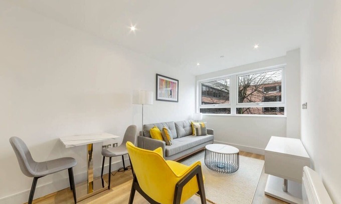 East Grinstead Apartment | Modern & Stylish 1 Bed Apartment in East Grinstead