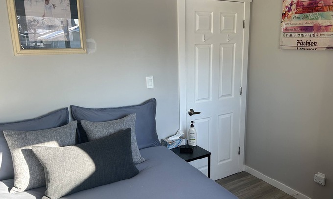Northeast Edmonton House | Modern & Stylish Retreat, Peaceful & Central