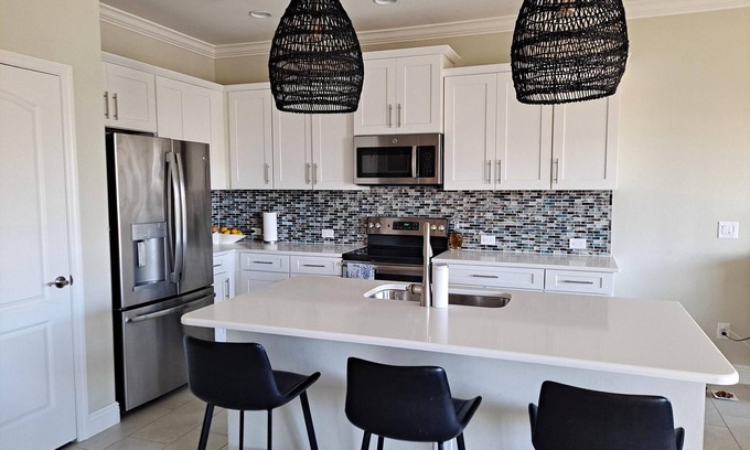 Naples Condo | Modern, stylish, spacious condo in convenient Naples gated community location.