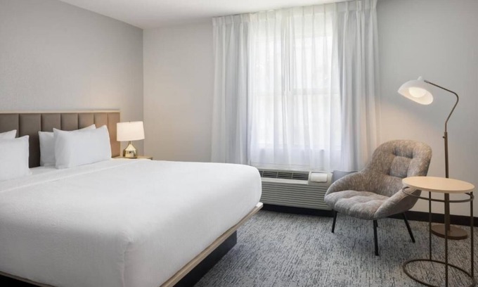 Westshore Hotel | Modern Suite with Full Kitchen For Extended Stays - 2 Miles From Tampa Airport