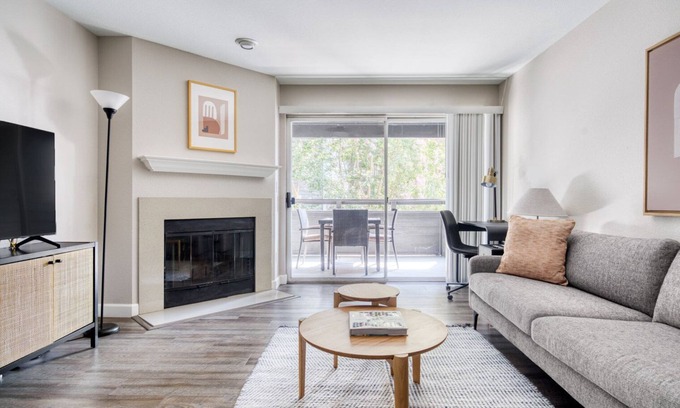 Sunnyvale Apartment | Modern Sunnyvale 3BR w/Gym, Pool & Parking, near freeways, by Blueground