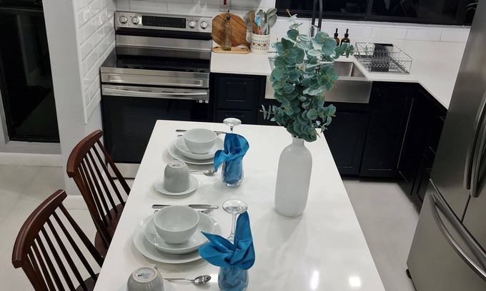 Camperdown Apartment | Modern Sunset Oasis - 2BD Apt w/Pool & Views, 5 Min to Dining & Shopping