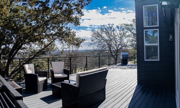 Council Creek South House | Modern Texas Hill Country Retreat. Minutes to lakes, hiking, wineries, and bars!
