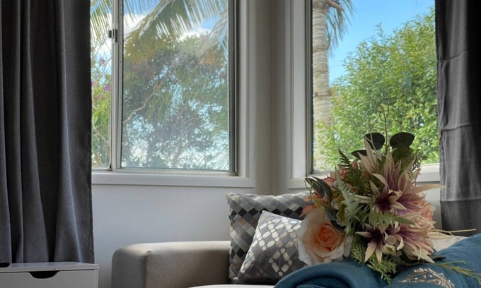 Kallangur House | Modern than 3 bedroom house with office space in the center of Kallangur