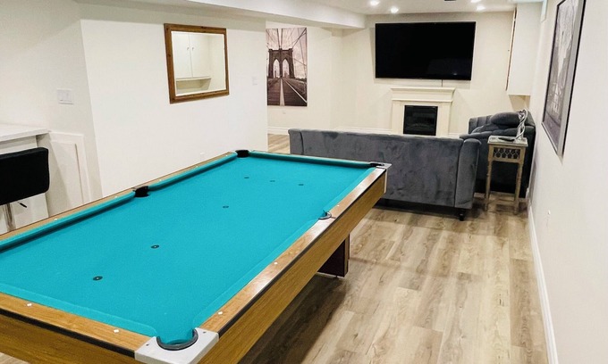 Thorold House | Modern Thorold Apt w/Pool Table