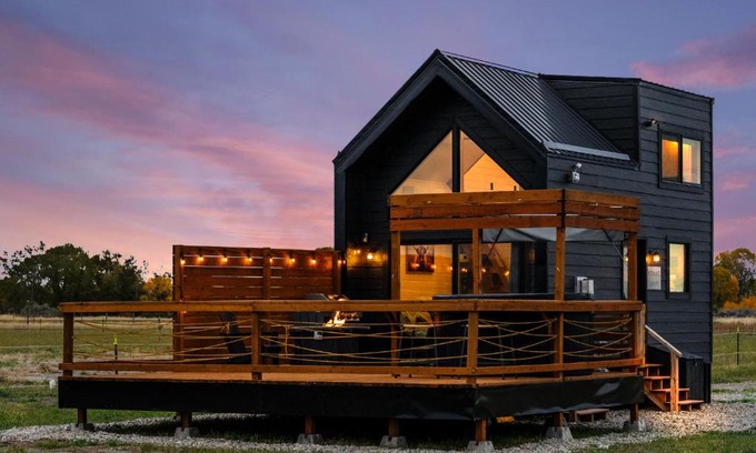 Bynum Apartment | Modern Tiny Cabin, with Hot tub in Choteau MT