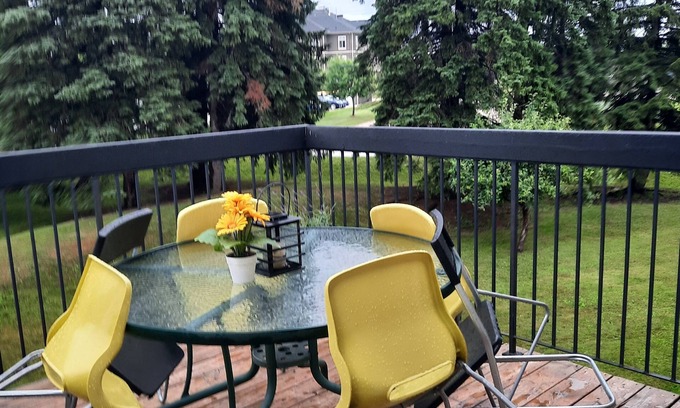 Thornbury House | Modern Tornbury townhouse walk to everything, seasonal rental available