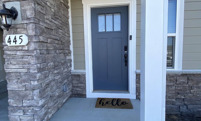 Goodlettsville House | Modern Townhome with office/cardio room-Minutes to Downtown Nashville