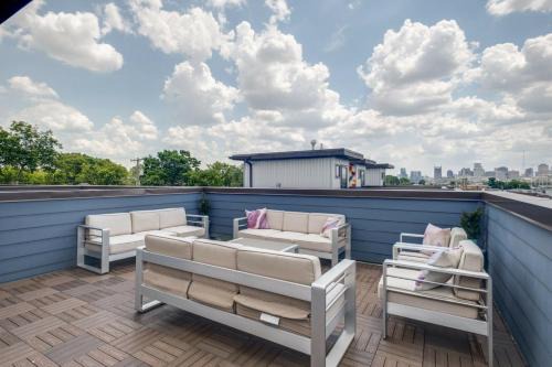 Cleveland Park House | Modern Townhome, w/Downtown Views, Rooftop Deck only 6min to Broadway