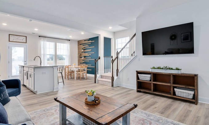 Black River House | Modern townhome w/Office Near Downtown Angier