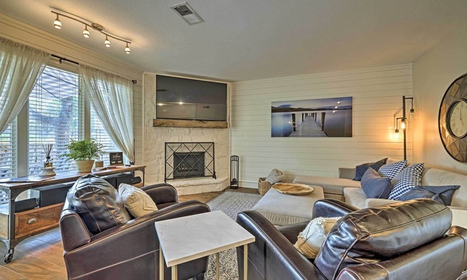 Horseshoe Bay House | Modern Townhome w/Patio, Next Door to Resort