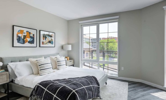 New Haven Apartment | Modern Townhome | Walk to Yale and Downtown