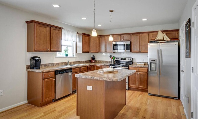 Winchester House | Modern Townhome within walking distance of Old Town Winchester and attractions