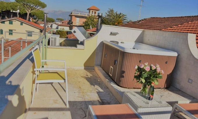 Lido di Camaiore House | MODERN TOWNHOUSE/TUSCANY BY THE SEA