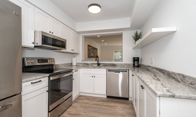 Mount Adams House | Modern Townhouse steps to Eden Park