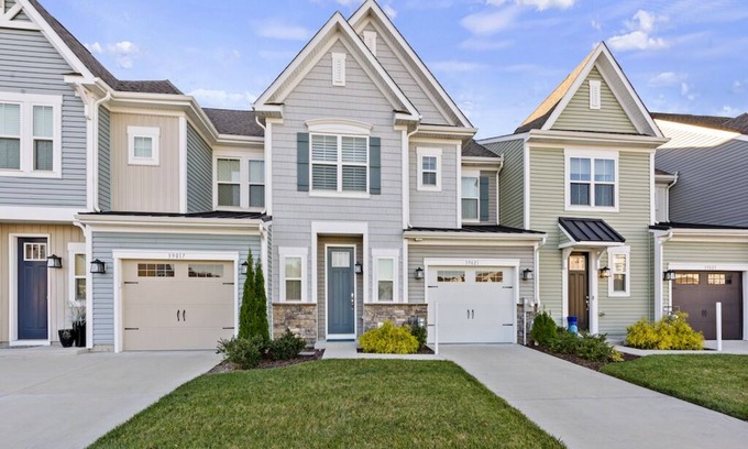 Millville House | Modern Townhouse w/Pool Gym & Tennis, Near Beach