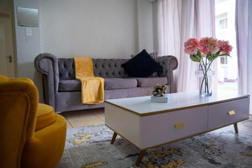 Benoni Apartment | Modern Tranquility