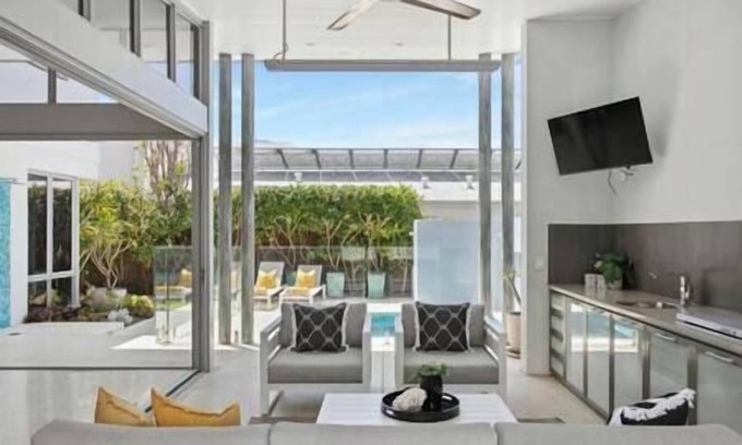 Cottesloe House | Modern Traveler - great location + pool