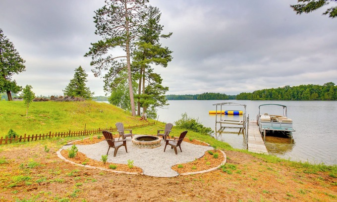 Traverse City House | Modern Traverse City Lake House w/Hot Tub!