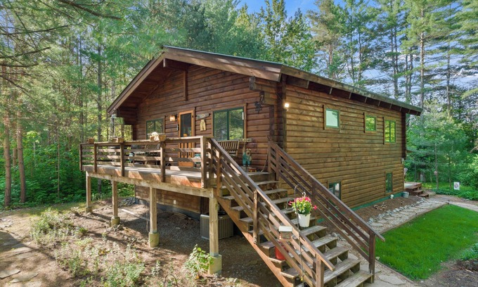 Schroon Lake Cabin | Modern Treetop Log Cabin in the Heart of Schroon Lake