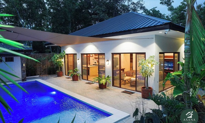Amadeo Villa | Modern Tropical 2BR Villa & Pool Retreat in Amadeo