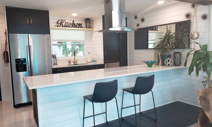 United Central House | Modern Tropical Bungalow