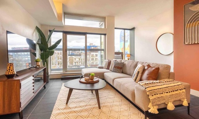 Gastown Apartment | # Modern Tropical Comfort 2bed1bath1park