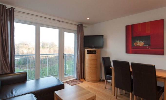 Restalrig Apartment | Modern two-bedroom apartment. Sleeps 4.