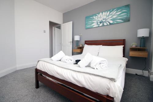 Cwmbrwla Apartment | Modern Two-Bedroom Apartment on Robert Street, Swansea