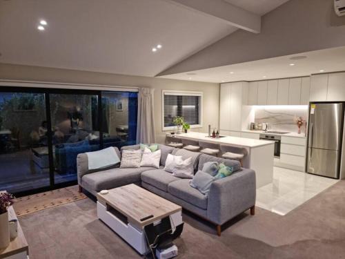 Saint Albans Apartment | Modern Two-Bedroom Home in Merivale