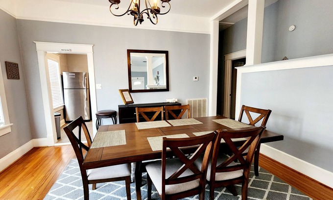 Lakeland House | MODERN TWO BEDROOM HOME!