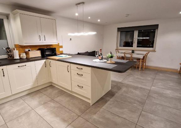 Ormiston House | Modern two bedroom house